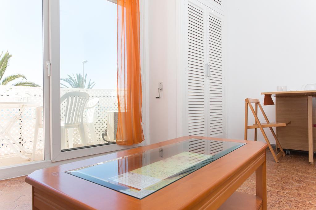 Liliane Apartment Σίτζες Δωμάτιο φωτογραφία