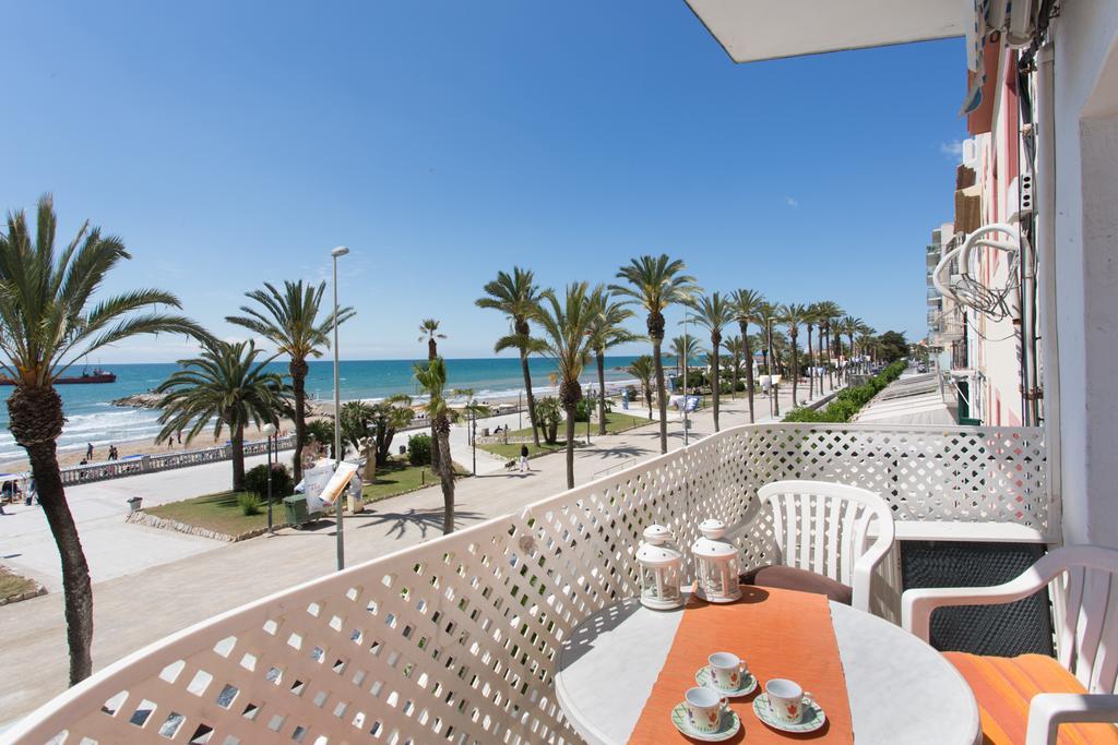 Liliane Apartment Σίτζες Δωμάτιο φωτογραφία